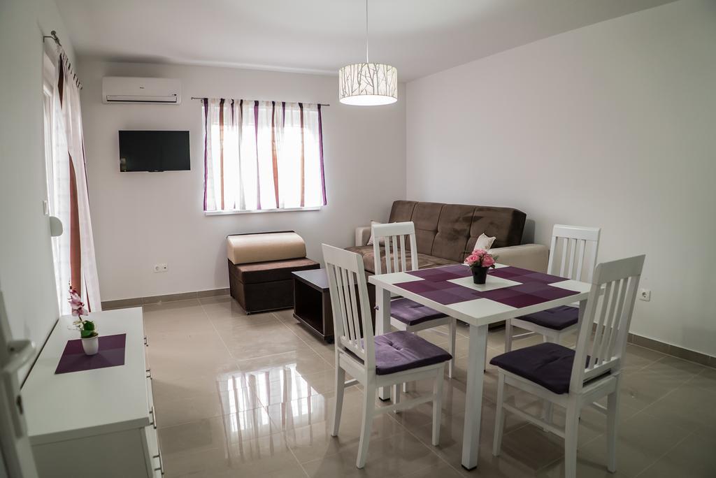 Apartments Malina วีร์ ภายนอก รูปภาพ