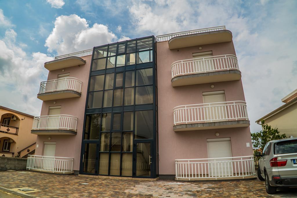 Apartments Malina วีร์ ภายนอก รูปภาพ
